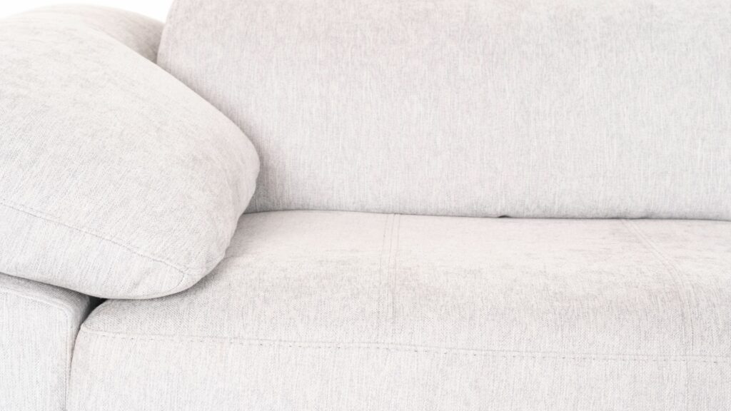 Sofá Chaiselongue Lauren detalle reposabrazos unikahome