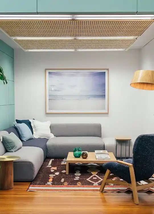 El Sofá en tu Alquiler Turístico: Cómo ganar estrellas y ahorrar en mantenimiento 1 post piso turistico unika sofas 2 11zon 2
